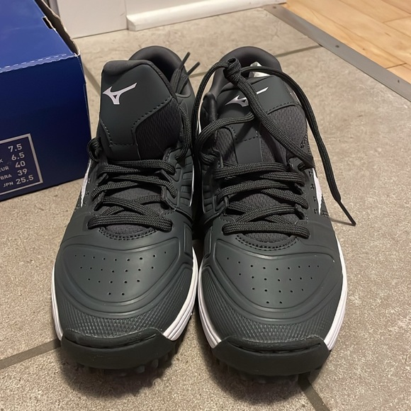 Mizuno Men's Ambition All Surface Low Turf - Picture 2 of 6